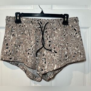 Betsey Johnson Performance Printed Active Shorts Grey Size M